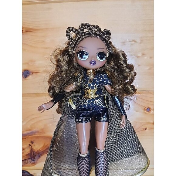 LOL Surprise OMG FIERCE ROYAL BEE Fashion Doll Gold Black Outfit Cape- 11.5” - Picture 5 of 12